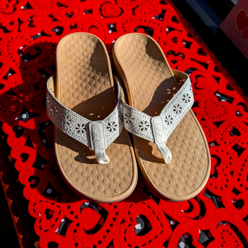 Vionic Stylish White Sandals